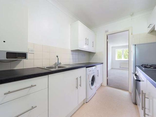 Flat for rent in Stoneleigh, Ewell