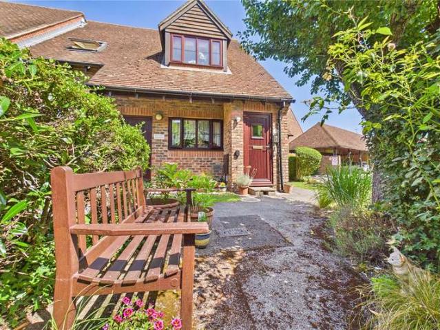 Flat for sale in Burghfield Common, West Berkshire