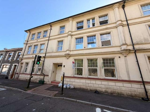 Flat for sale in Pontypridd, Wales