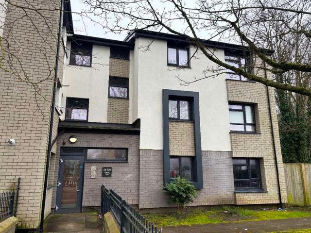 Flat for sale in Clubmoor, Calderstones