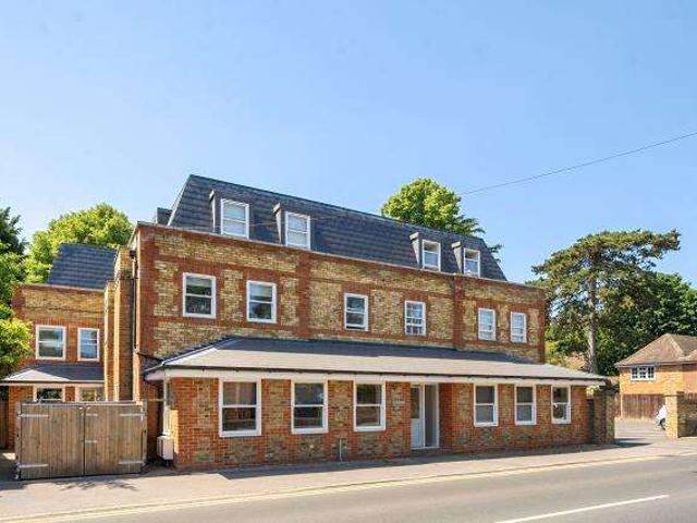 Flat for sale in Wooburn, Bourne End
