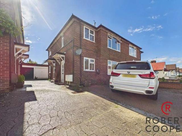 Flat for sale in Eastcote, Greater London