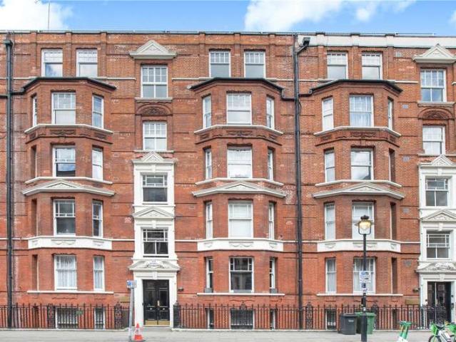 Flat for sale in Saint Giles, Bloomsbury