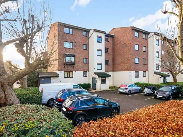 Flat for sale in Old Kent Road, Greater London