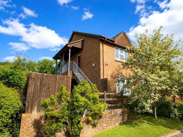 Flat for sale in Wrecclesham, Fole