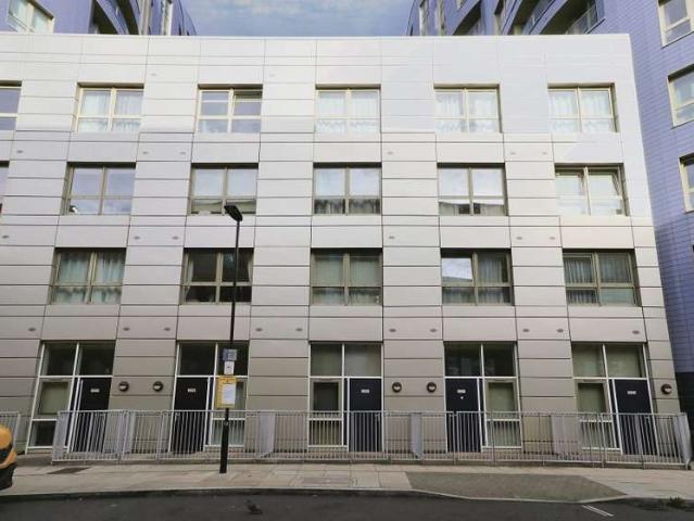 Flat for sale in Highbury, Greater London