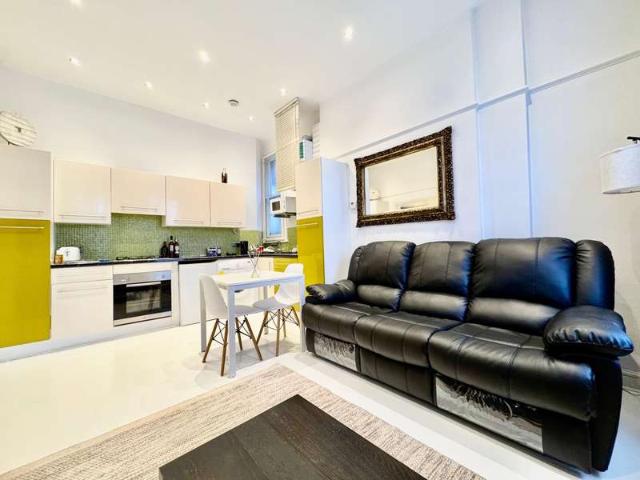 Flat for sale in Cricklewood, Greater London