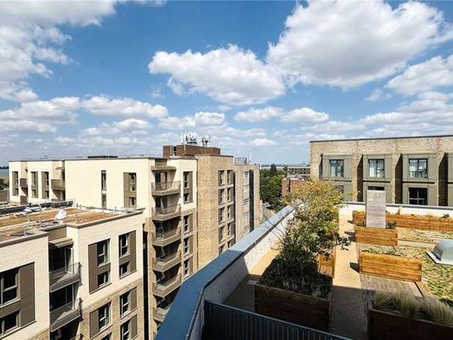 Flat for sale in Birch Green, Lower Halliford