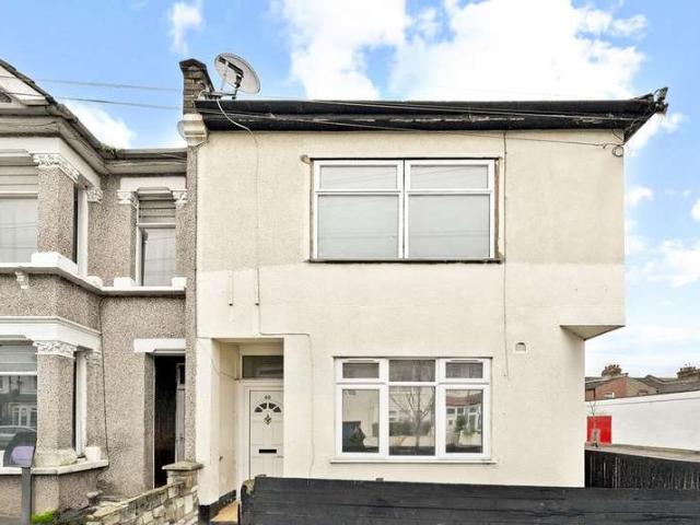Flat for sale in Greater London