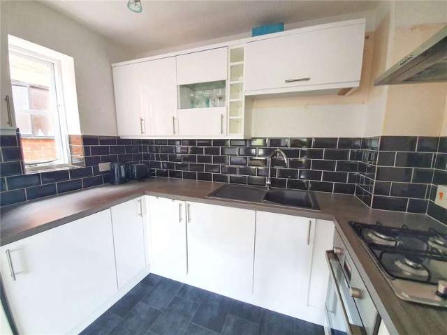Flat for sale in Red Hill, Surrey