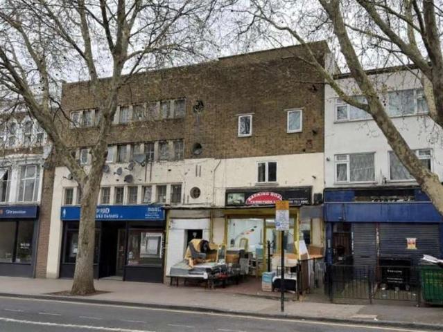 Flat for sale in Canning Town, Greater London