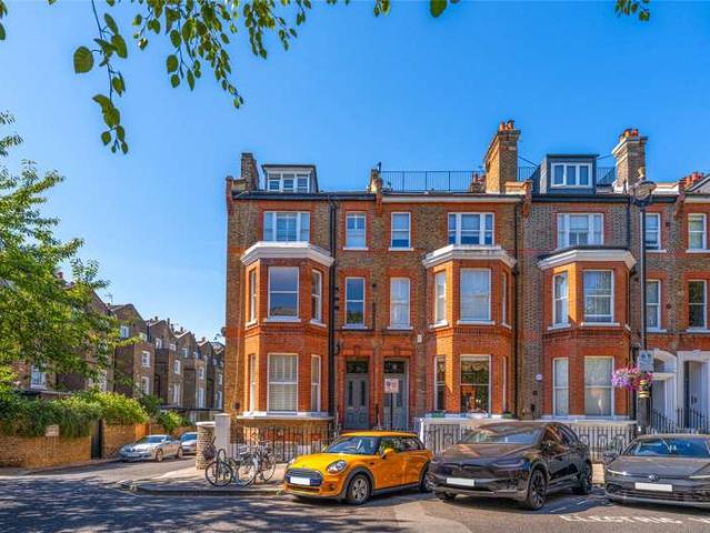 Flat for sale in Maida Vale, Greater London