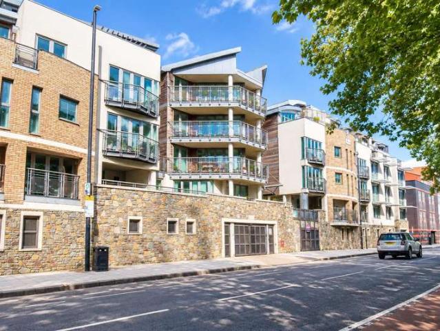 Flat for sale in Spike Island, Feckenham