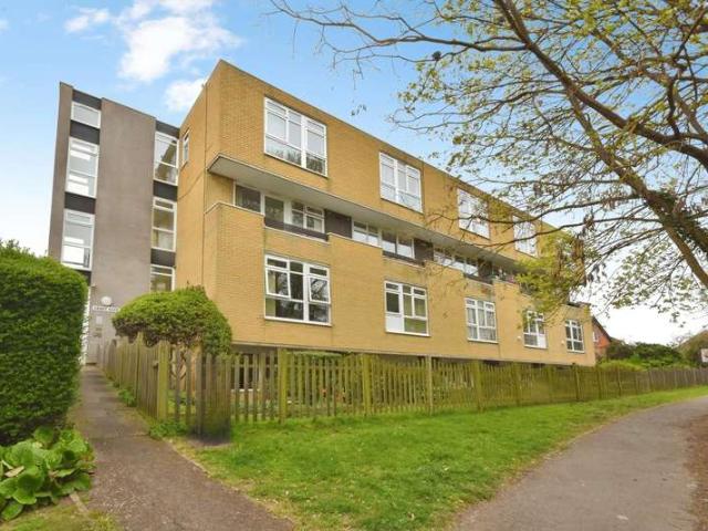 Flat for rent in West Cliff, Acol