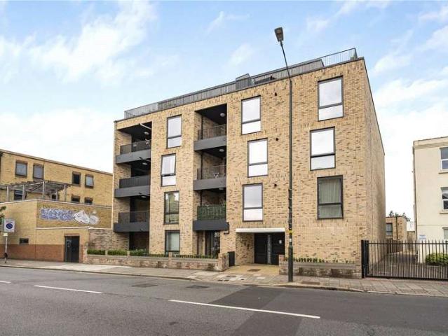 Flat for sale in London Borough of Merton, South Wimbledon