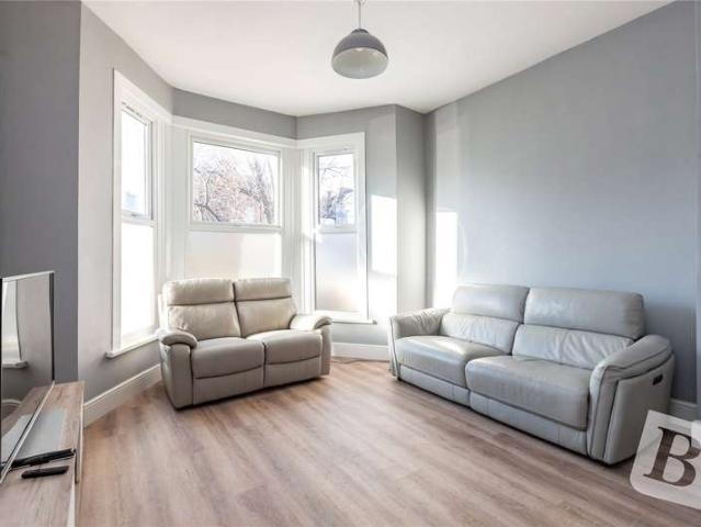 Flat for sale in Little Heath, Goodmayes