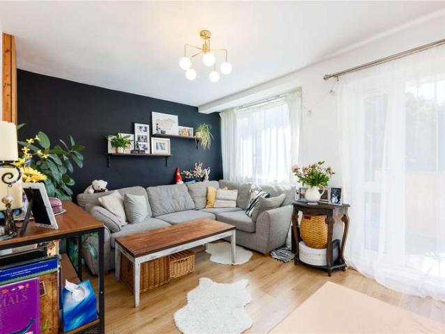 Flat for sale in Putney, Greater London