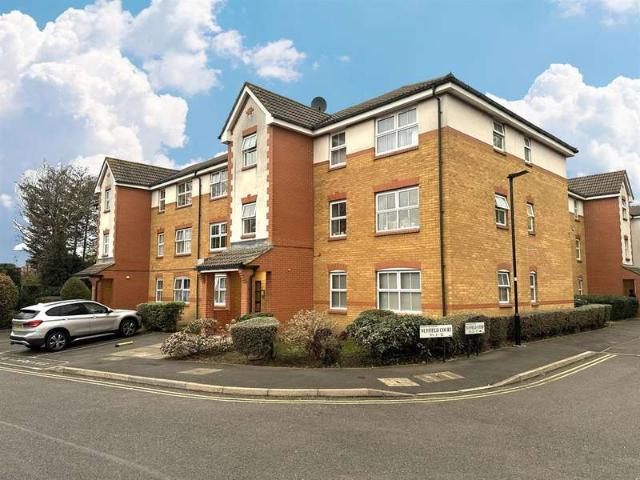 Flat for sale in London Borough of Hounslow, Greater London