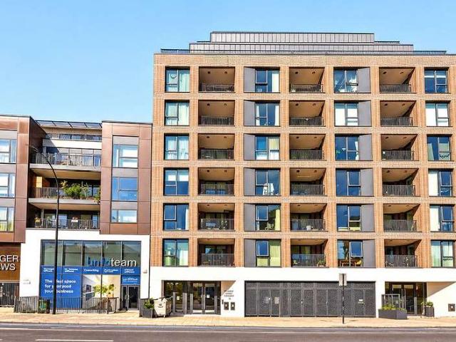 Flat for sale in Stockwell Park, Greater London