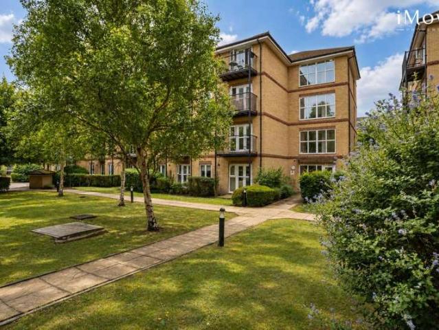Flat for sale in London Borough of Bromley, Greater London