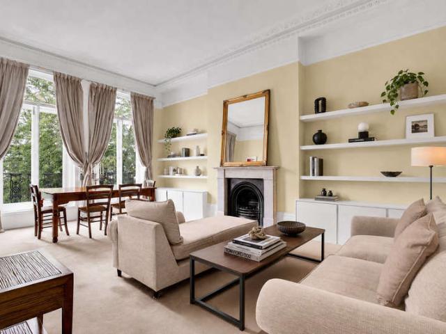 Flat for sale in Lot's Village, Greater London