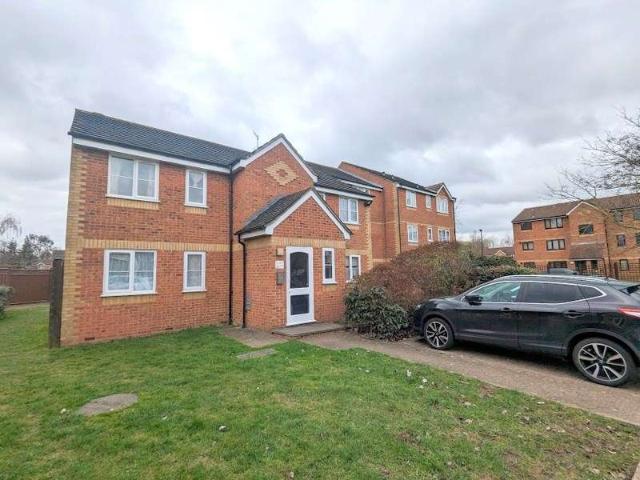 Flat for rent in London Borough of Hounslow, Lower Feltham