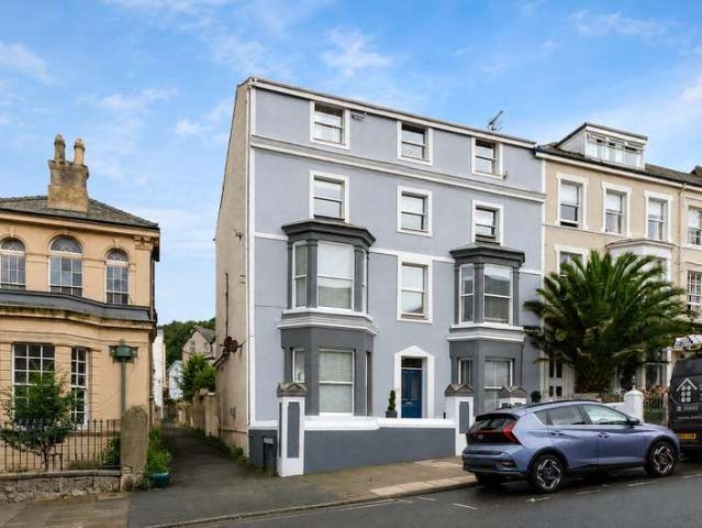 Flat for sale in Llandudno, Wales