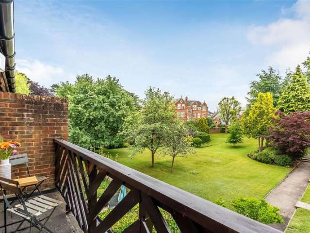 Flat for sale in Pachesham Park, Surrey