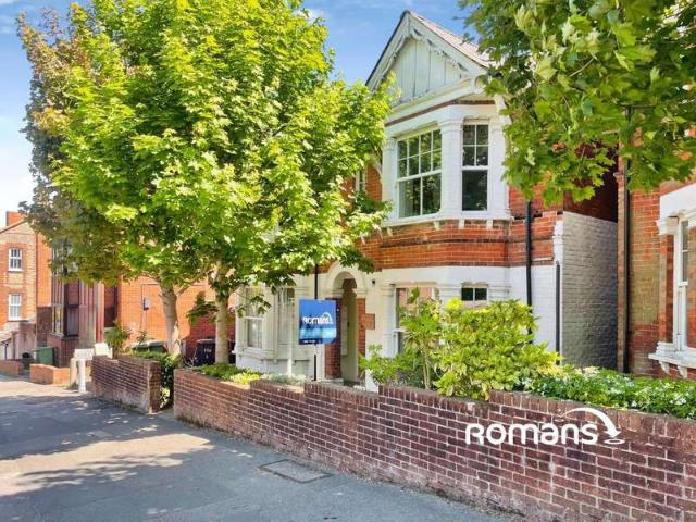 Flat for sale in Hampshire