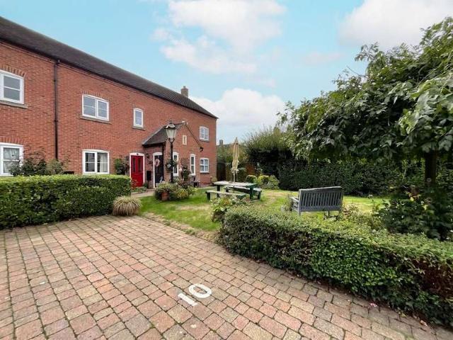 Flat for sale in Stone, Baswich