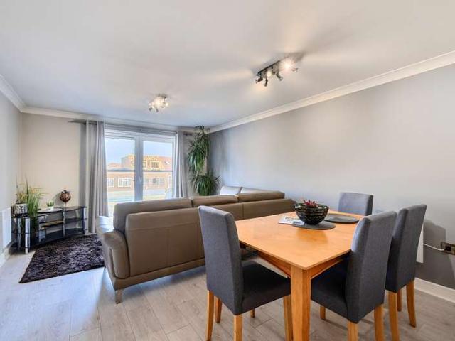 Flat for sale in Rosehill, Greater London