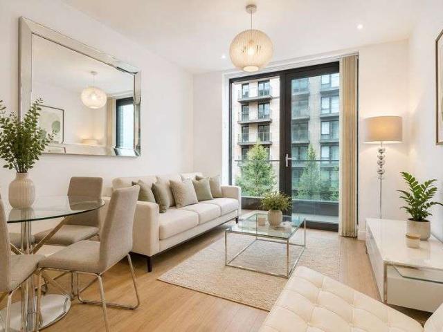 Flat for sale in Silvertown, Greater London