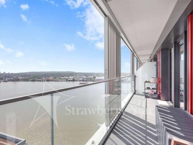 Flat for sale in Silvertown, Greater London