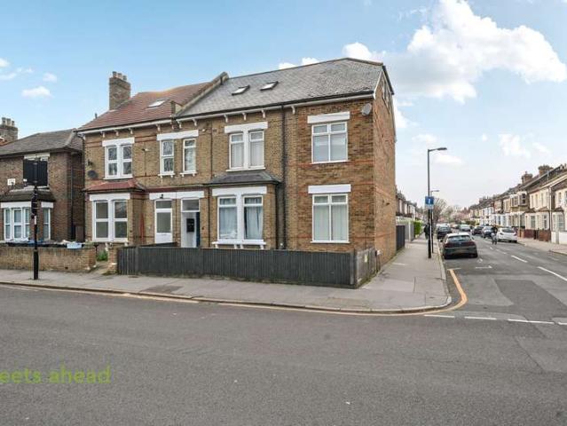 Flat for sale in London Borough of Croydon, Selhurst