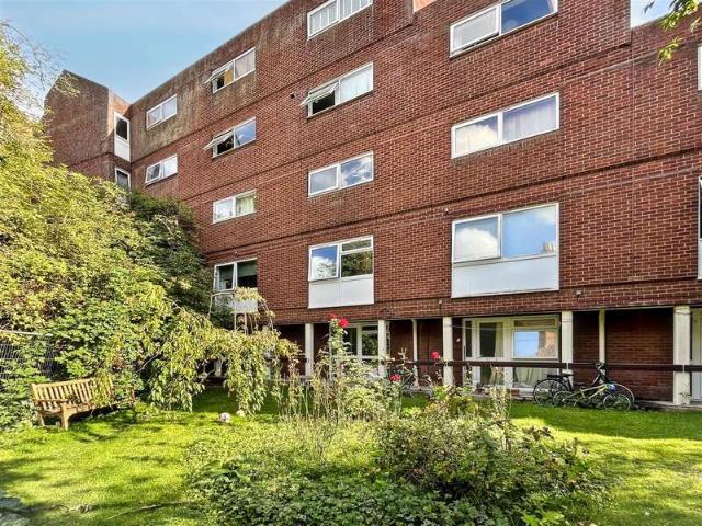 Flat for sale in Heigham Grove, East Bank