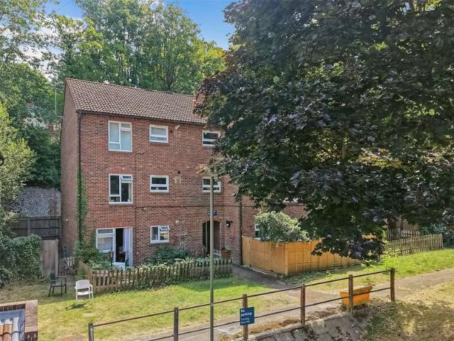 Flat for sale in Tower Hill, Pachesham Park