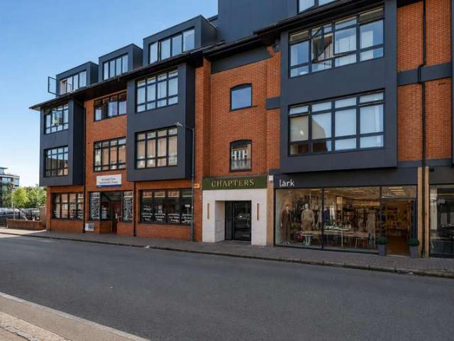Flat for sale in Gerrards Cross, Denham