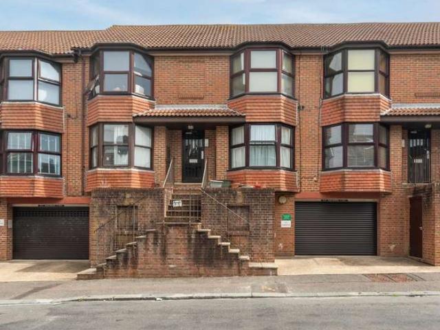 Flat for sale in Queen's Park, Brighton & Hove