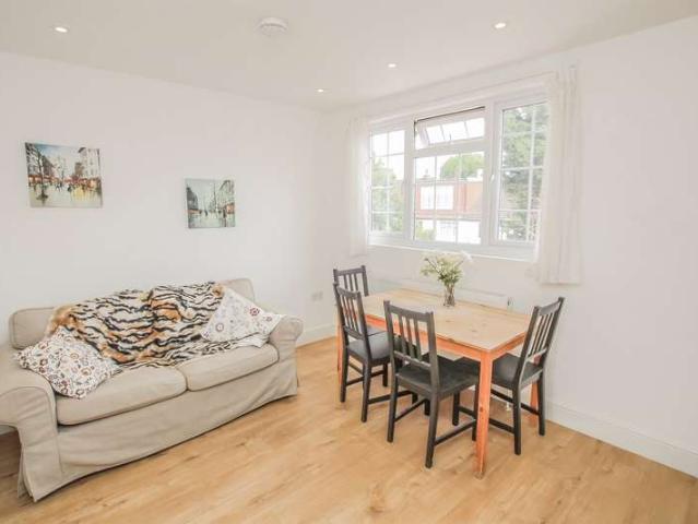Flat for rent in Golders Green, Temple Fortune