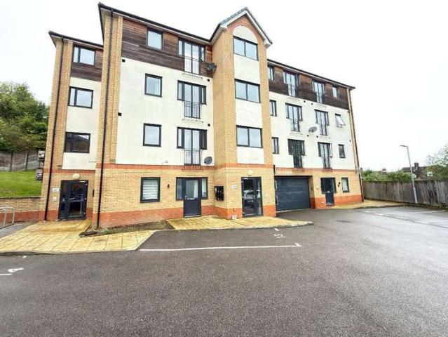 Flat for sale in Farley Hill, Spring Park