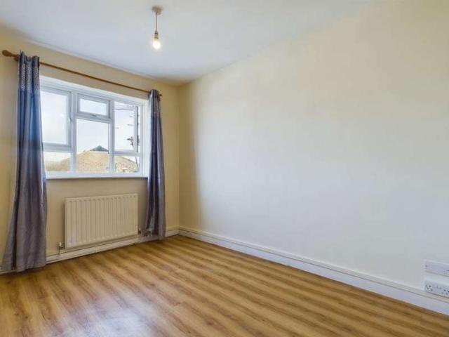 Flat for rent in Mount Pleasant, Iford
