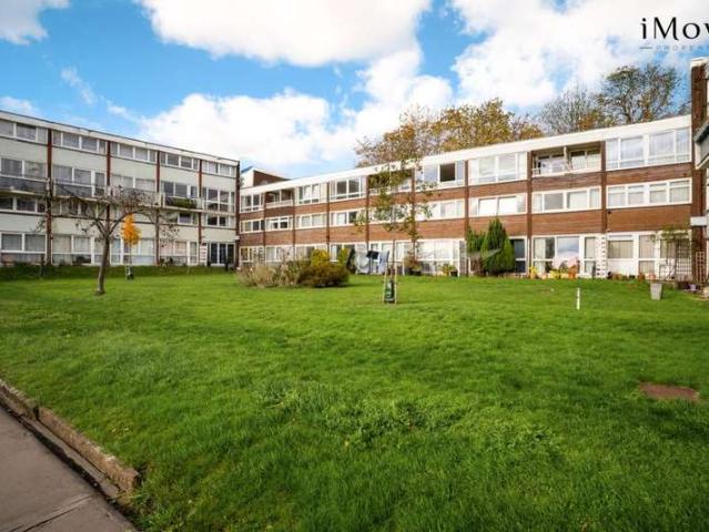 Flat for sale in London Borough of Croydon, South Norwood