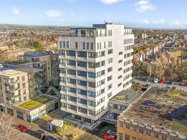 Flat for sale in West Worthing, Worthing