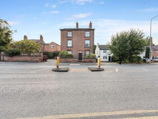Flat for sale in Moss Rose, Macclesfield