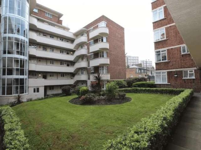 Flat for sale in St. John's Wood, Greater London