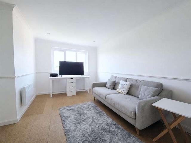Flat for sale in Freezywater, Greater London