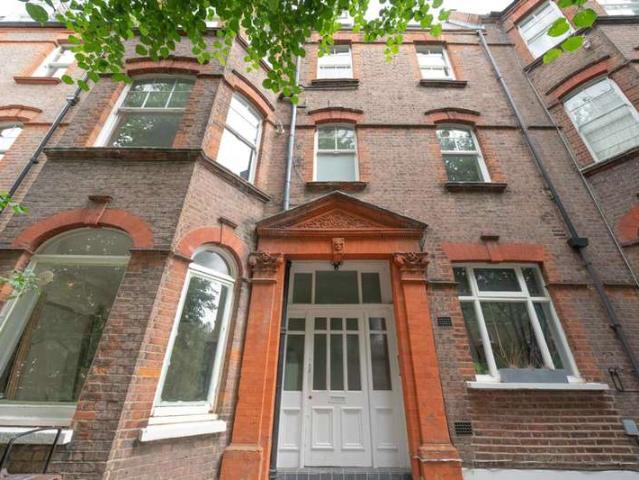 Flat for sale in West Hampstead, South Hampstead