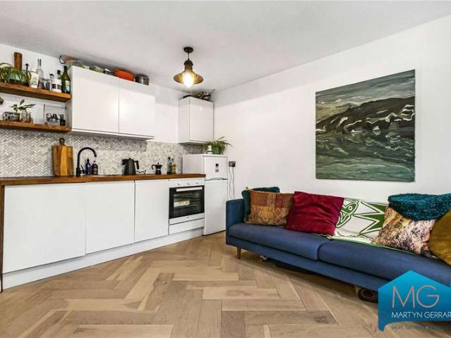 Flat for sale in Gospel Oak, Greater London