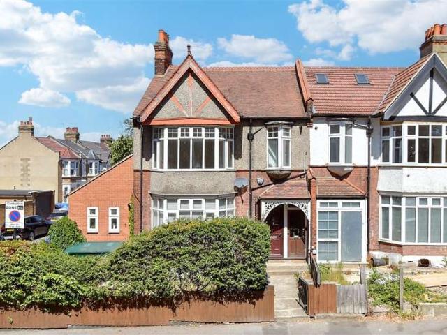 Flat for sale in Hale End, Greater London