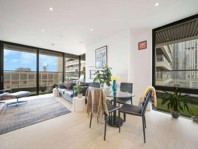 Flat for sale in Canary Wharf, Greater London